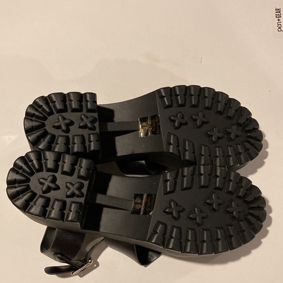 Soda Account Black Chunky Lug Sole Platform Sandals Size 10 NWOB - Picture 8 of 12